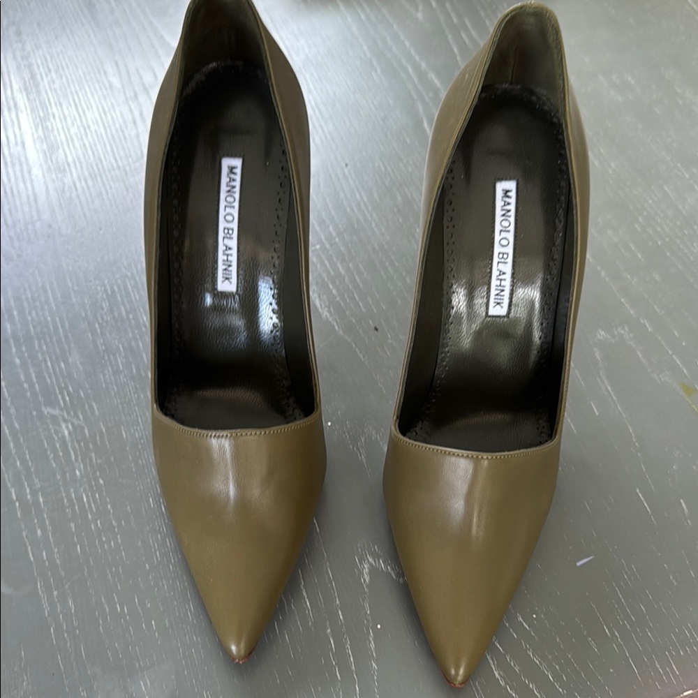 HOLIDAY SALE 🎉🎉🎉 Manolo Blahnik Heels Elegant Patent Leather- never worn!